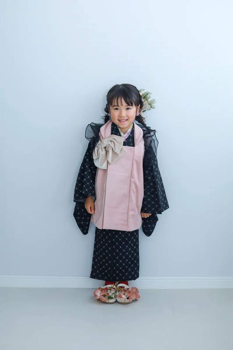 被布姿で立つ女の子