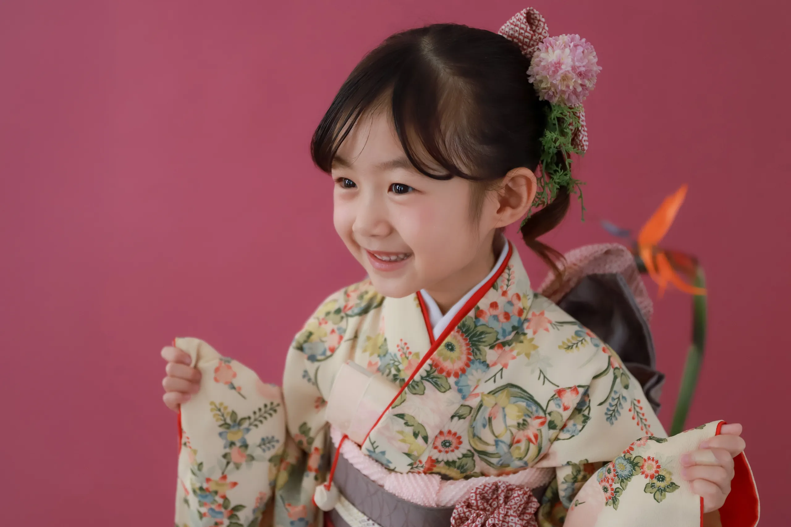 着物姿で笑う女の子